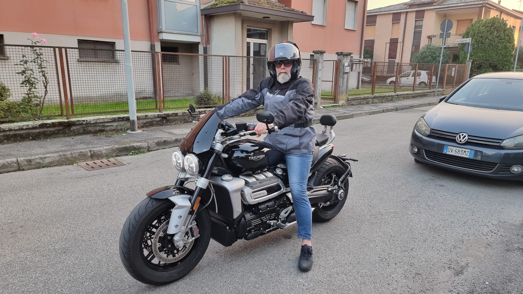 Rocket 3 Storm R   2458 cc / 182 cv